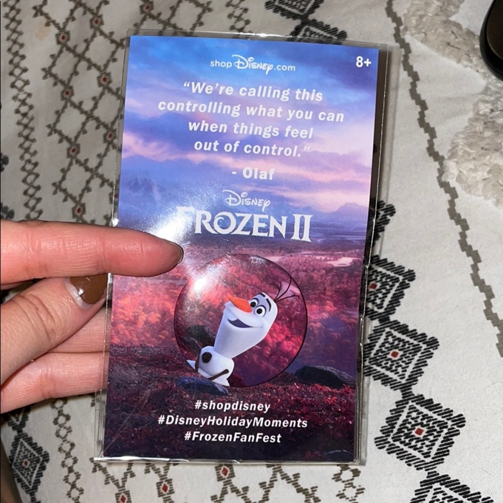 Disney Olaf pin (brand new)